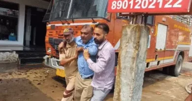 अंबाला के विशाल मेगा मार्ट में आग:2 फ्लोर का सामान खाक, धुआं भरने से बैंक का अलार्म बजा; एक दमकलकर्मी की हालत बिगड़ी