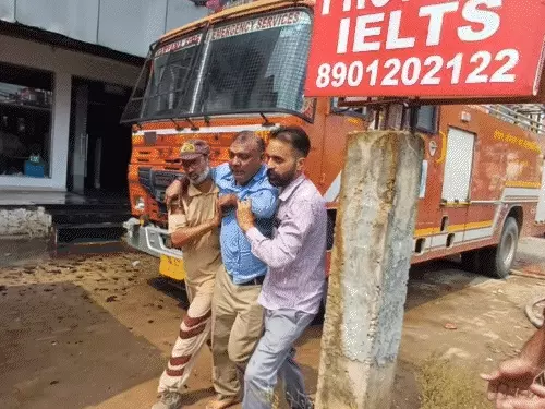 अंबाला के विशाल मेगा मार्ट में आग:2 फ्लोर का सामान खाक, धुआं भरने से बैंक का अलार्म बजा; एक दमकलकर्मी की हालत बिगड़ी