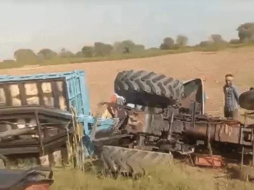 भिवानी में ट्रैक्टर ट्रॉली पलटी, 30 लोग घायल:खेतों में काम करने जा रहे थे, बोले- ड्राइवर तेज स्पीड में चला रहा था